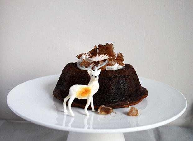 Mini-Mont-Blanc-Cakes-in-motion