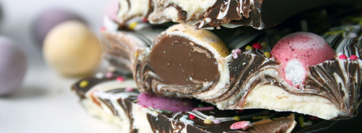 Mini Egg Easter Bark - easy to make and even easier to eat! | the pink rose bakery