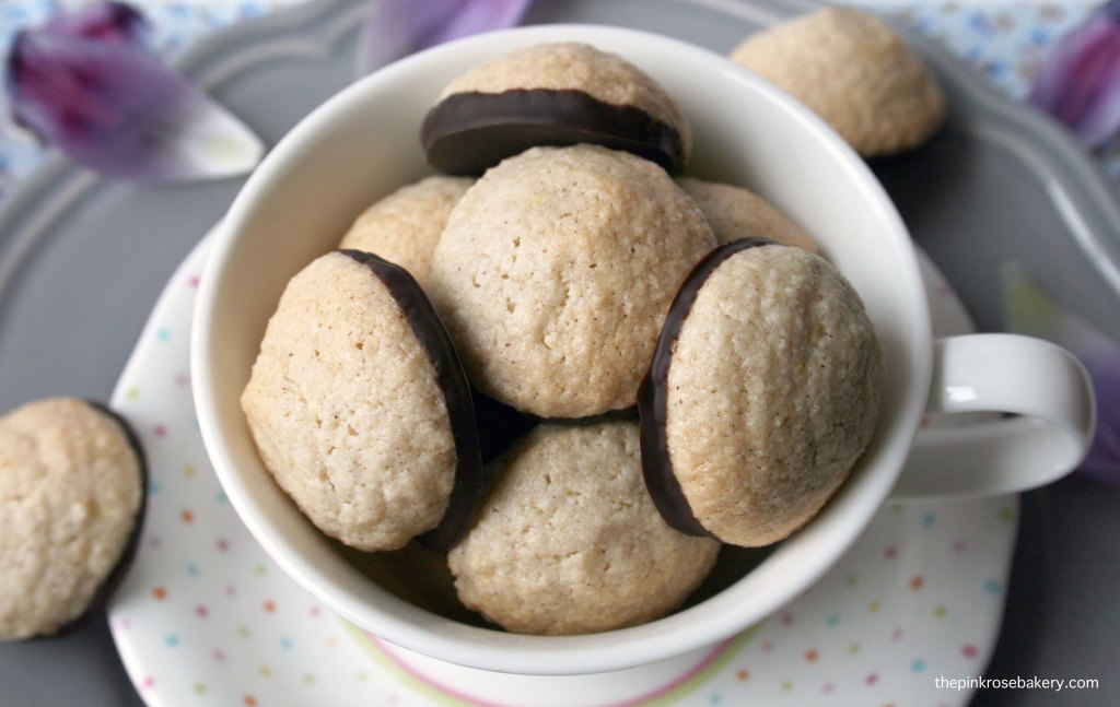 Bokkepootje Dumplings - a miniature version of the classic Dutch cookie {gluten free and dairy free} | The Pink Rose Bakery